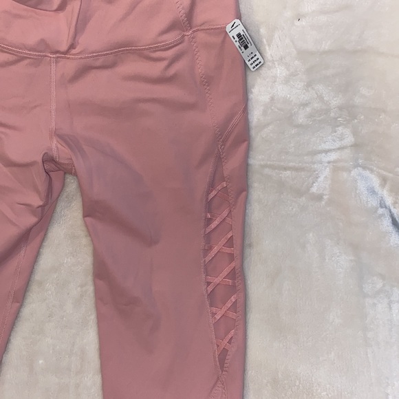NWT pink Knockout leggings by VS - Picture 2 of 4